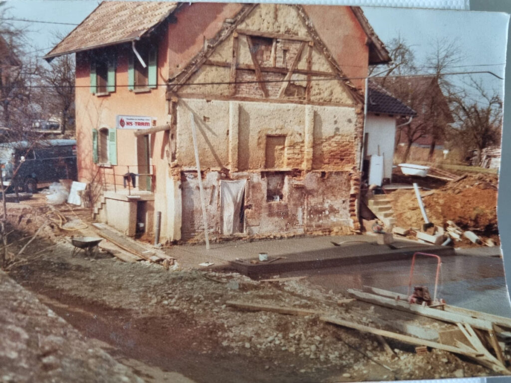 Les premiers locaux de l’entreprise Bilger à Riespach, en 1976