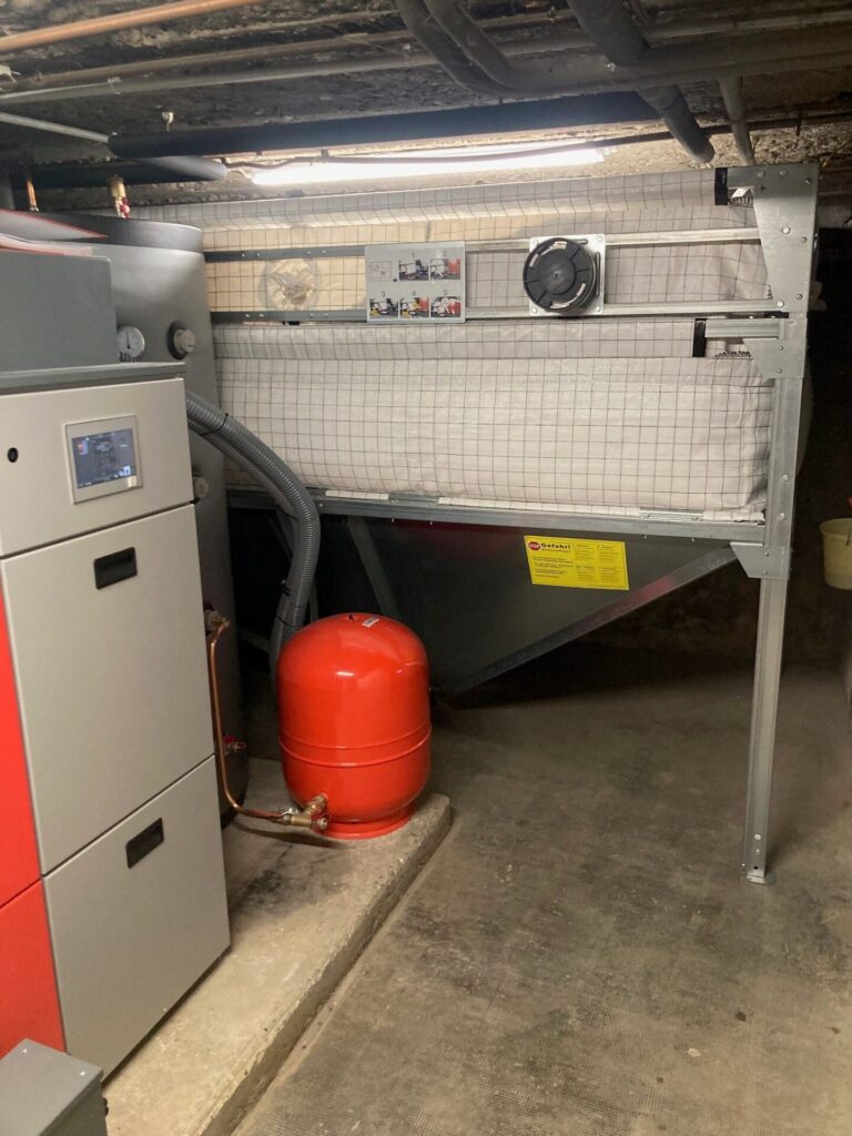 Chaudière à granulés de bois Biotech avec silo Geobox et tubage Modinox