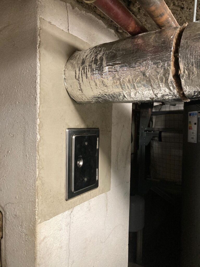 Chaudière à granulés de bois Biotech avec silo Geobox et tubage Modinox