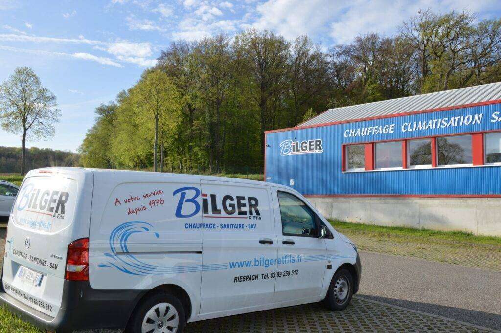 Véhicule SAV Bilger & Fils devant les locaux de Riespach