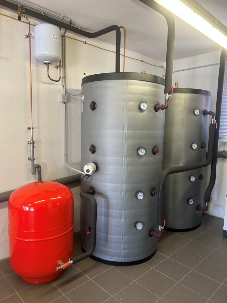 Ballon tampon et préparateur d’eau chaude sanitaire dans la chaufferie de Hirtzbach