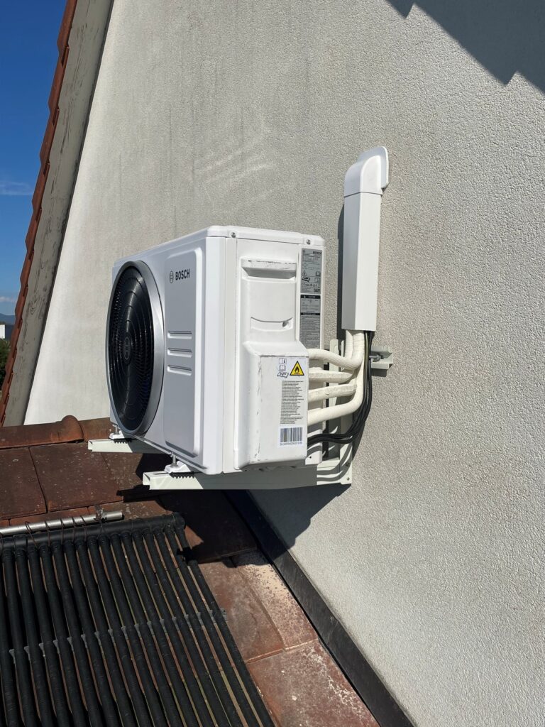 Groupe extérieur de la climatisation réversible Bosch à Blotzheim