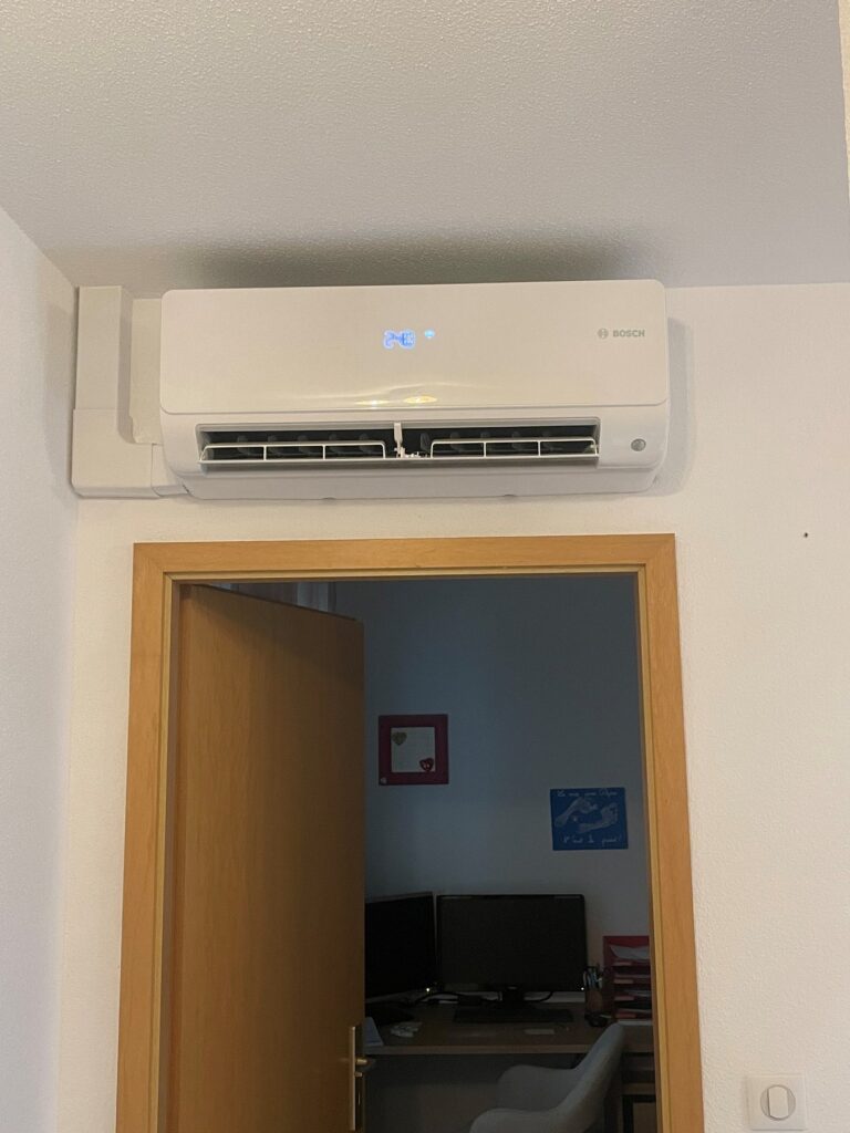 Unité intérieure de climatisation Bosch dans un bureau à Blotzheim