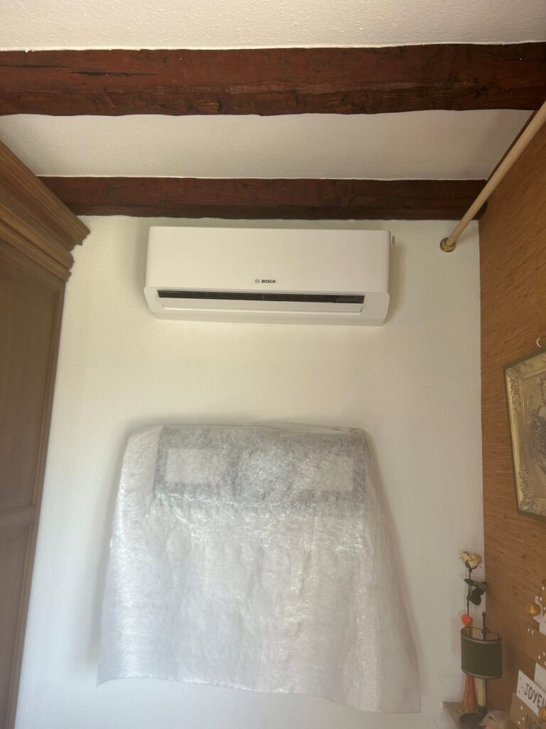 Climatisation réversible Bosch installée dans le séjour à Carspach