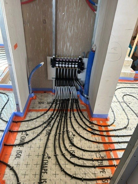 Collecteur du plancher chauffant raccordé à Ferrette